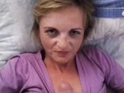 Partner cumming with big amount on wifes face